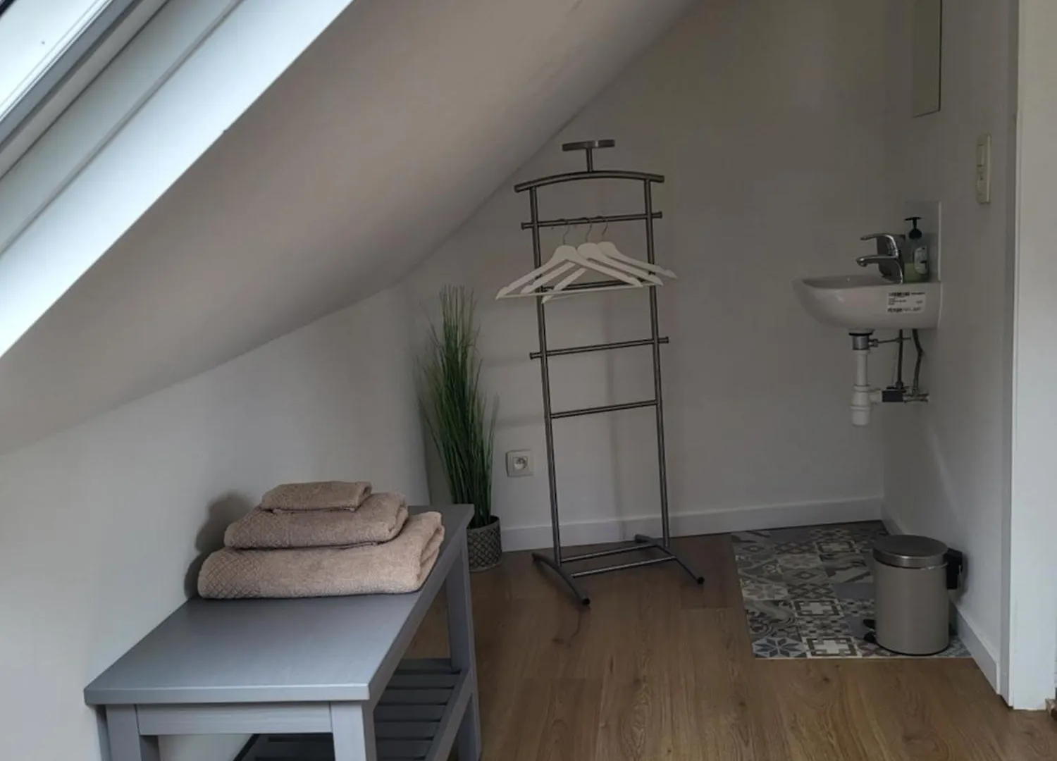Brussels Bed & Blockchain Private Rooms With Shared Bathroom 0*,  Belgio