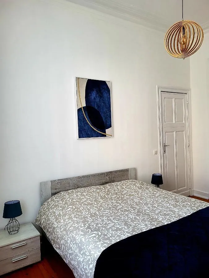Brussels Bed & Blockchain Private Rooms With Shared Bathroom Belgia