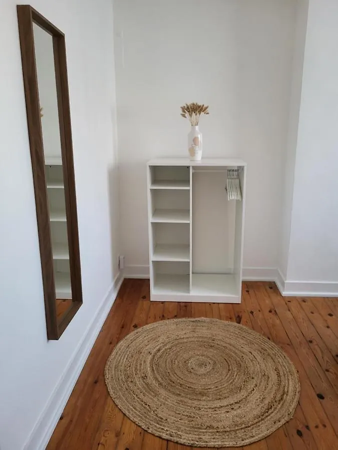 Brussels Bed & Blockchain Private Rooms With Shared Bathroom Belgia