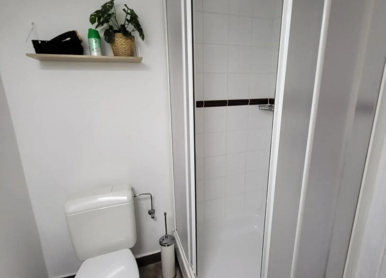 Pensjonat Brussels Bed & Blockchain Private Rooms With Shared Bathroom