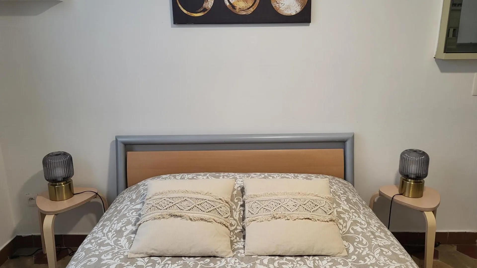 Brussels Bed & Blockchain Private Rooms With Shared Bathroom 0*,  Belgia